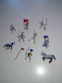 Figurki rycerzy na koniu