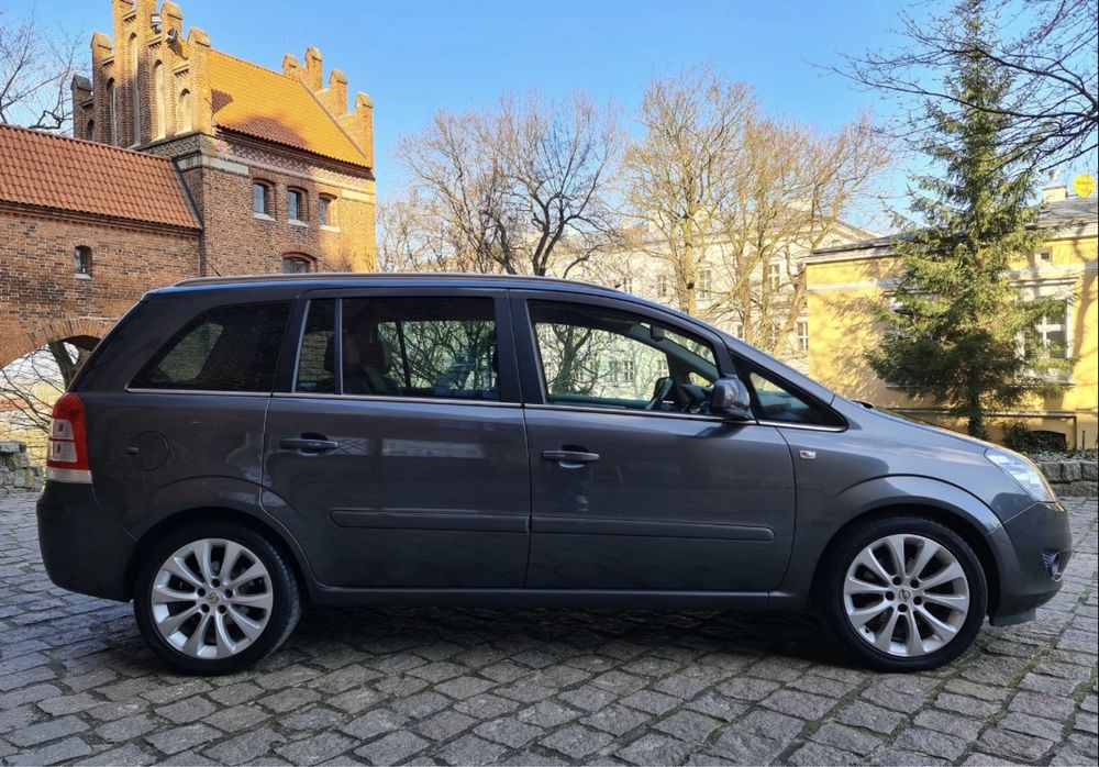 Opel Zafira 1.8 газ/бензин 2010 рік