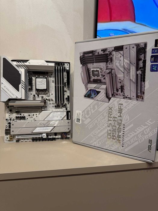 ASUS ROG STRIX Z890-A Gaming wi-fi