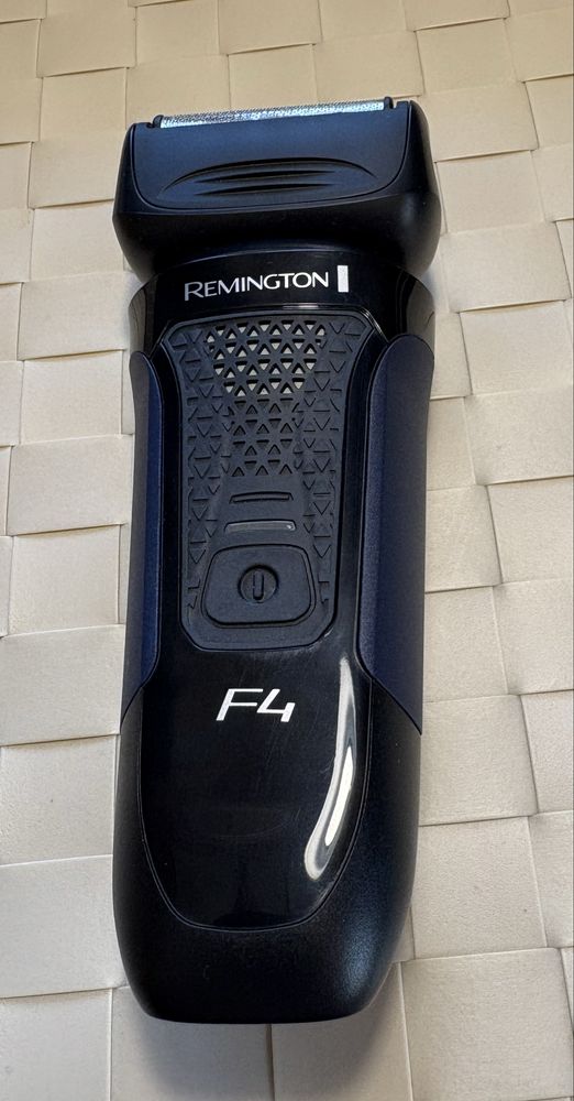 Продаётся электрическая бритва Remington F4
