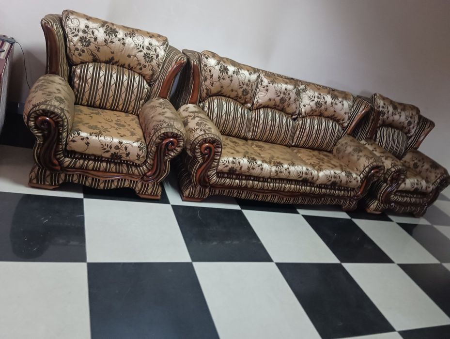 Продам Диван і два крісла в ідеальному стані продаж з рук в руки