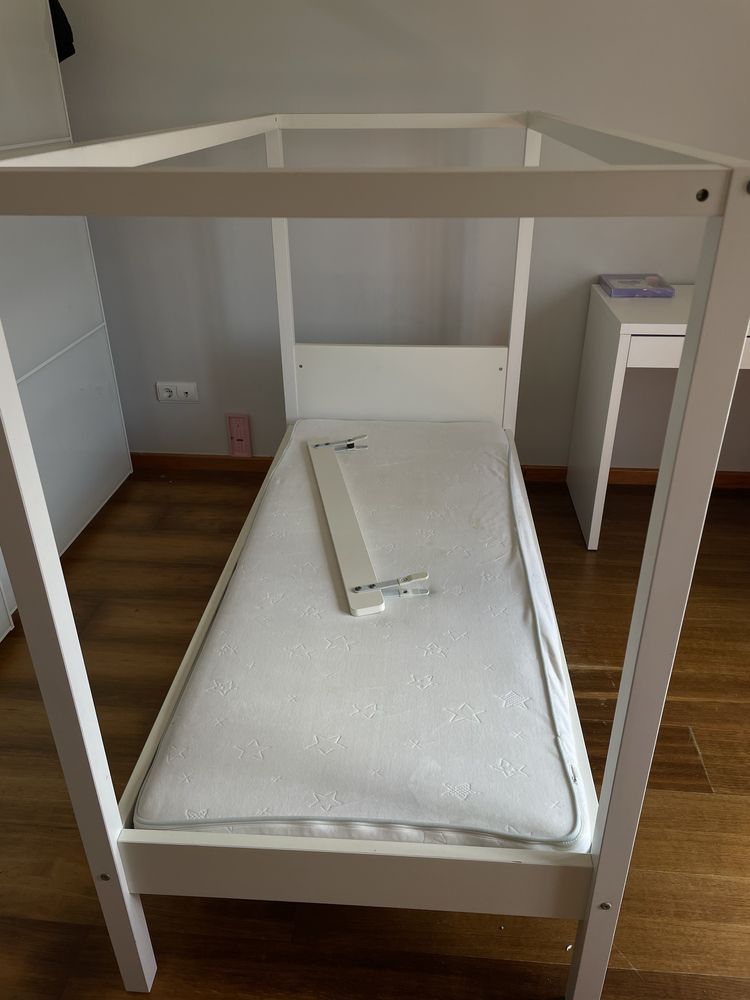 Cama Ikea branca dossel criança