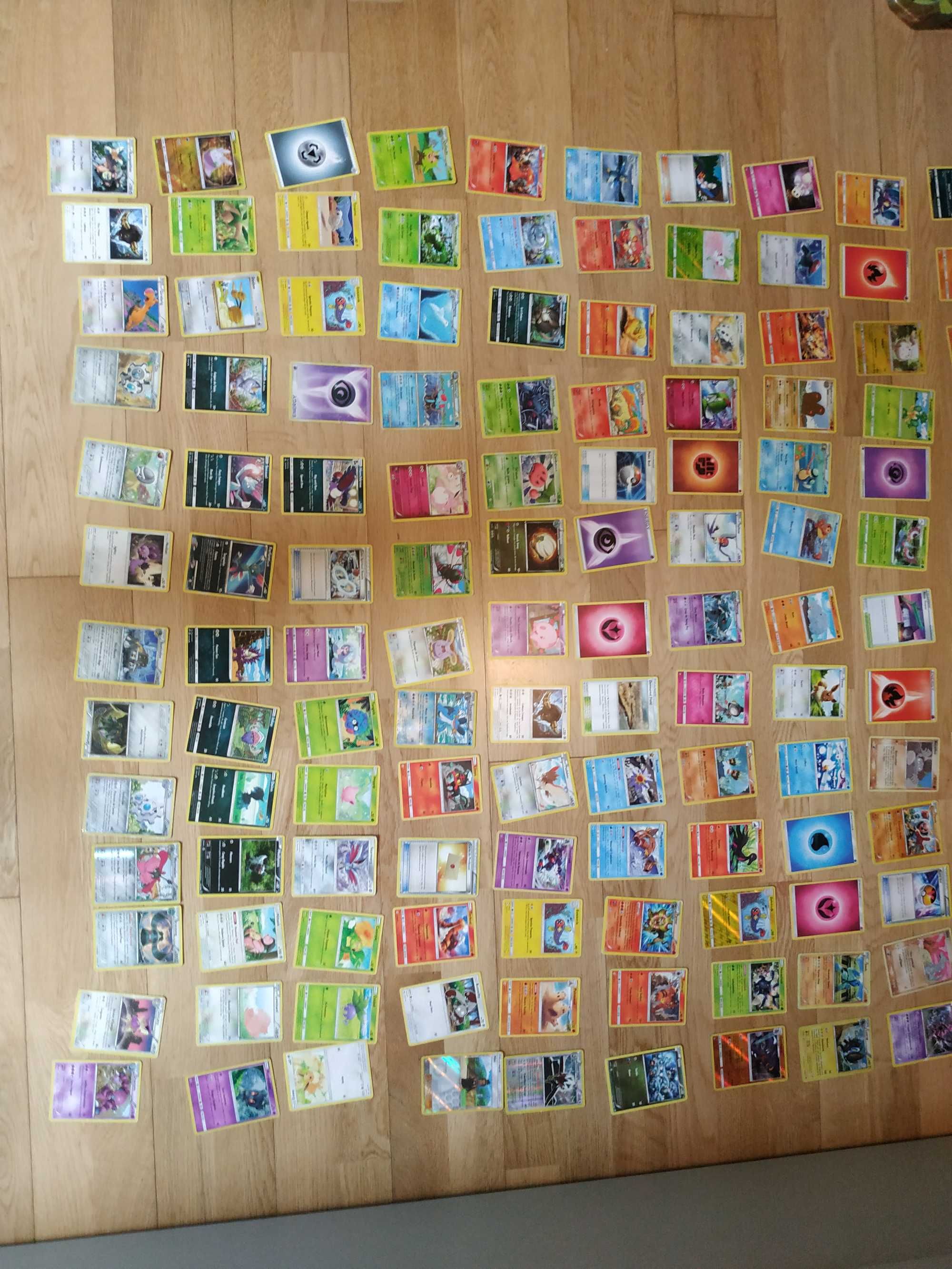 Conjunto de 230 cartas pokemon + caixa pokemon + medalhão pokemon