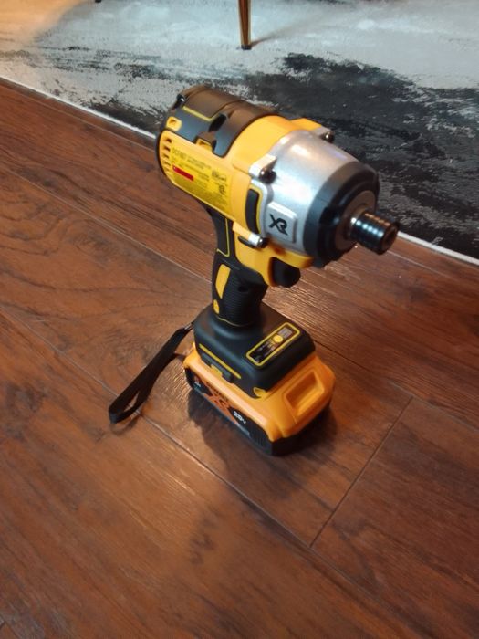 Zakrętarka DeWalt DCF887.