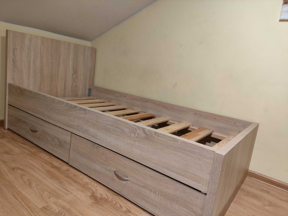 Łóżko młodzieżowe jednoosobowe