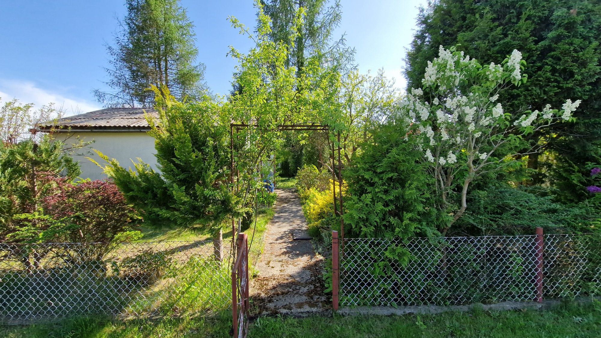 Działka z murowanym domkiem 500 m² w Ochli