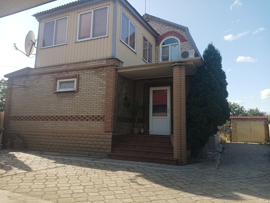 Продам два дома на участке