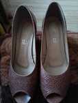 Buty na obcasie.