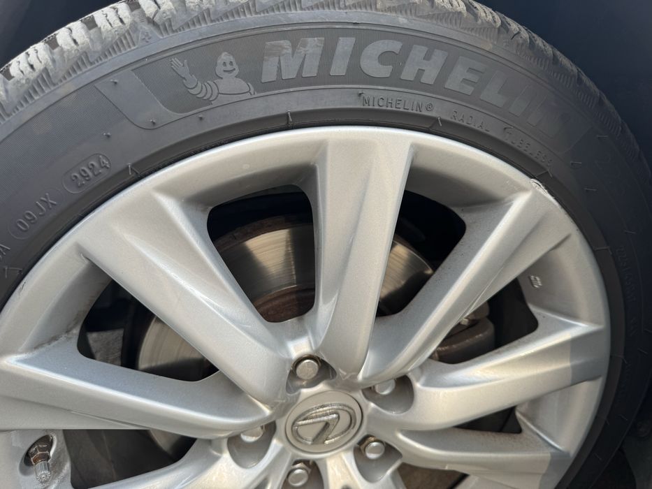 Lexus is 250 - офiцiйне авто,що дарує емоції!