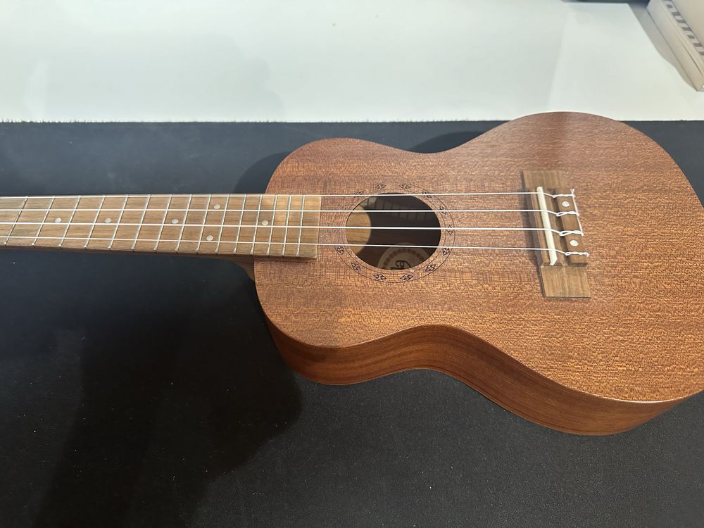 ukulele koncertowe korala