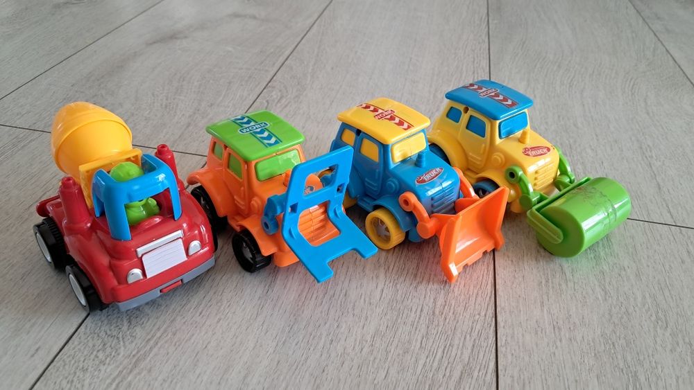 Zestaw 4 autek plastikowych