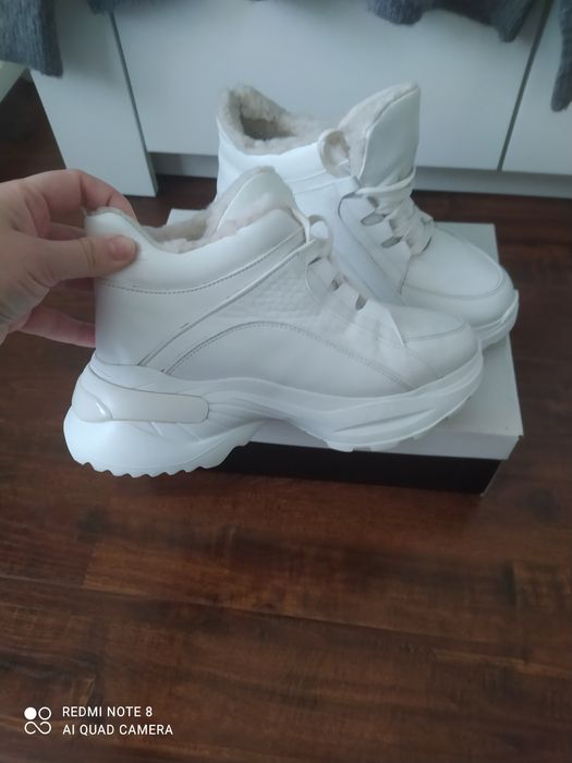 Жіночі шкіряні кросівки