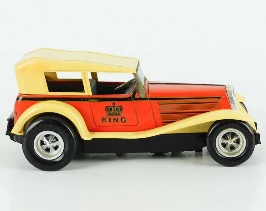 Carro em chapa antigo em bom estado