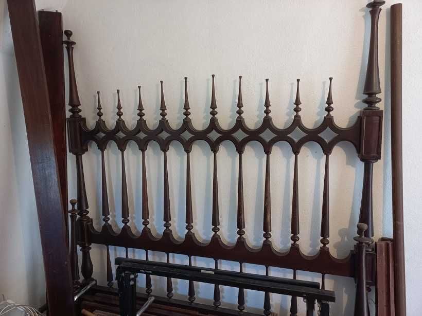 Mobília de quarto em mogno
