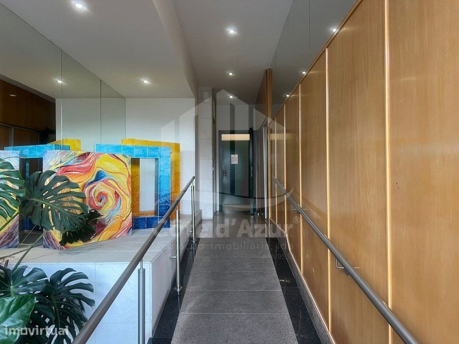 Apartamento T3 Parque da Paz Almada Arrecadação e Varandas