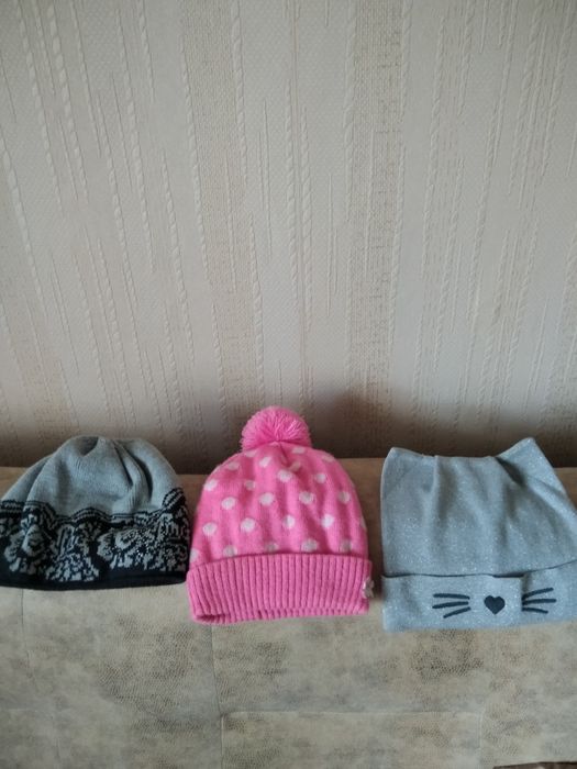 Продам дитячі шапочки не дорого.