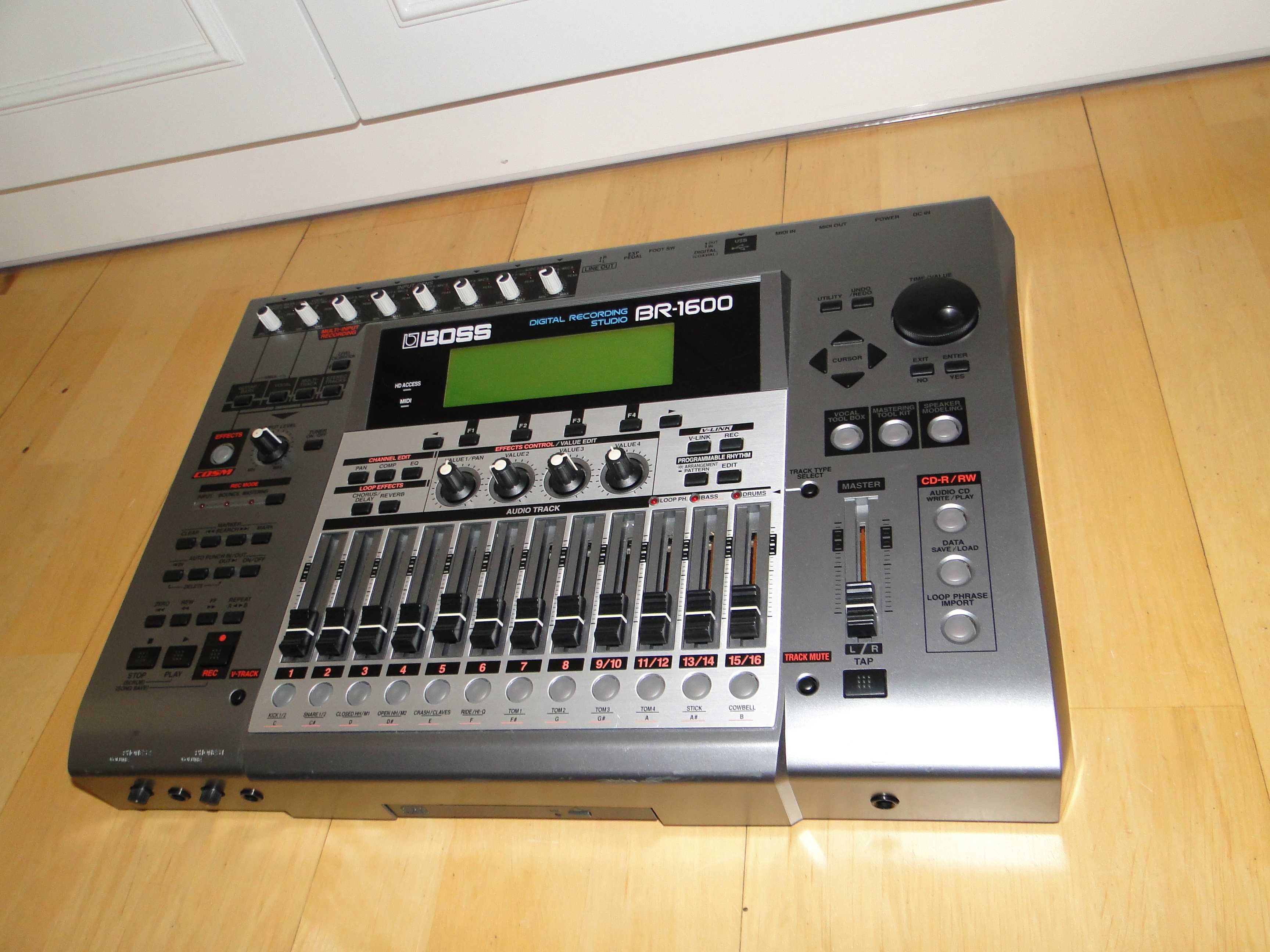 Zawodowe Cyfrowe Studio Nagrań Mikser Rejestrator ROLAND BOSS BR-1600