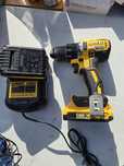 Wkrętarka DeWalt 18V z 2 bateriami I ładowarką- prawie nowe  !