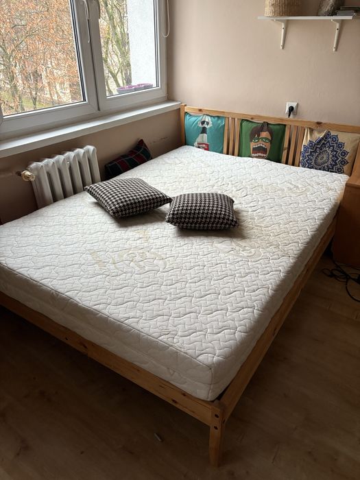 Łożko rama z materacem 140x200