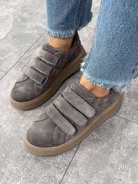 Сіро-коричневі замшеві кросівки на липучках 38 розмір