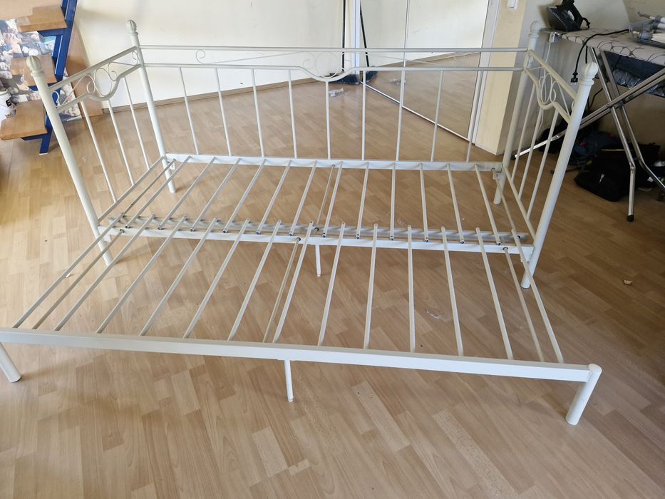 Metalowe łóżka rozkładane