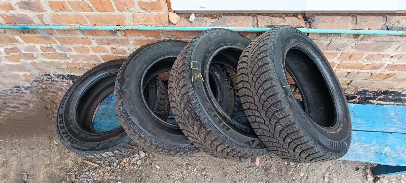 Продам комплект зимової резини  R15