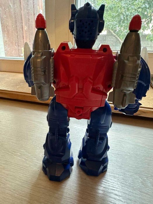 Інтерактивний робот Оптімус Прайм висотою 23 см
