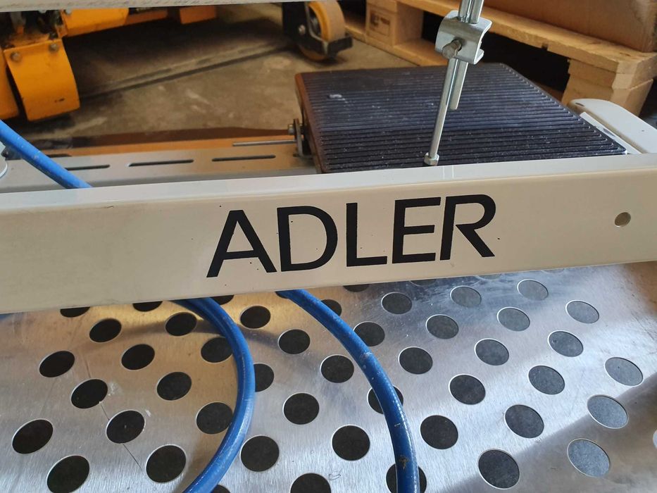 Máquina de costura industrial "Adler"