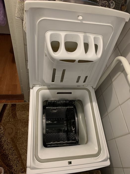 Продам пральну машинку Whirlpool