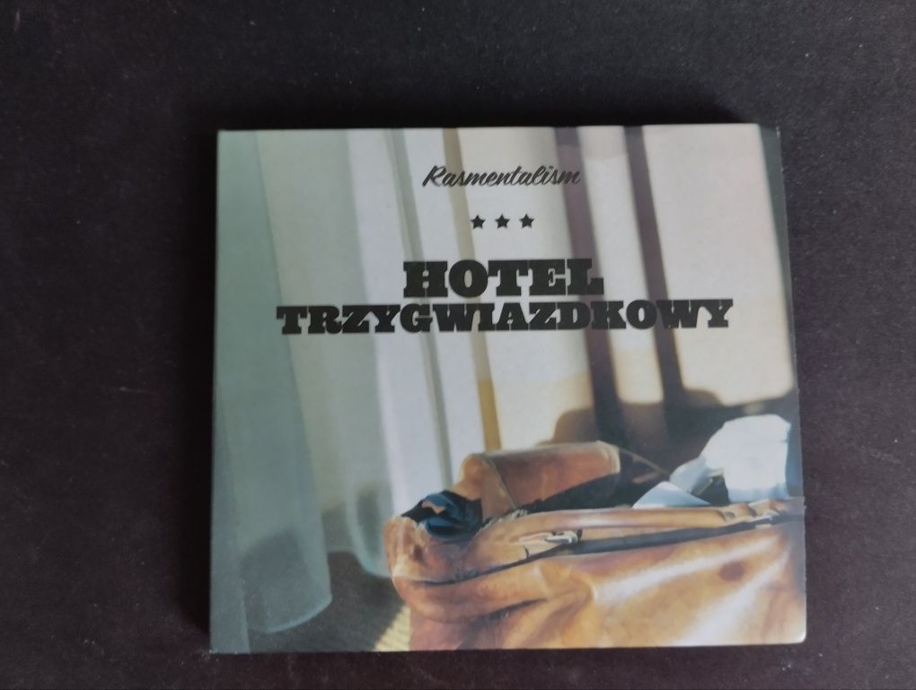 Rasmentalism Hotel Trzygwiazdkowy  z autografami