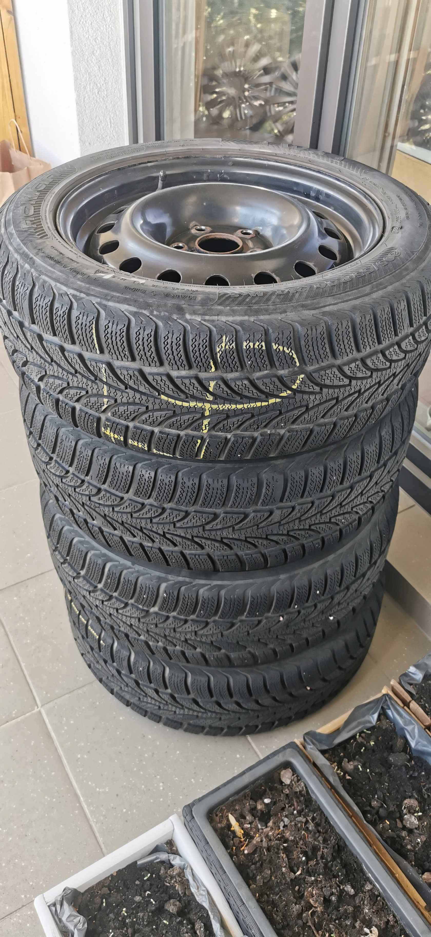 Opony Nokian W+ 205/55 R16 felgi kolpaki