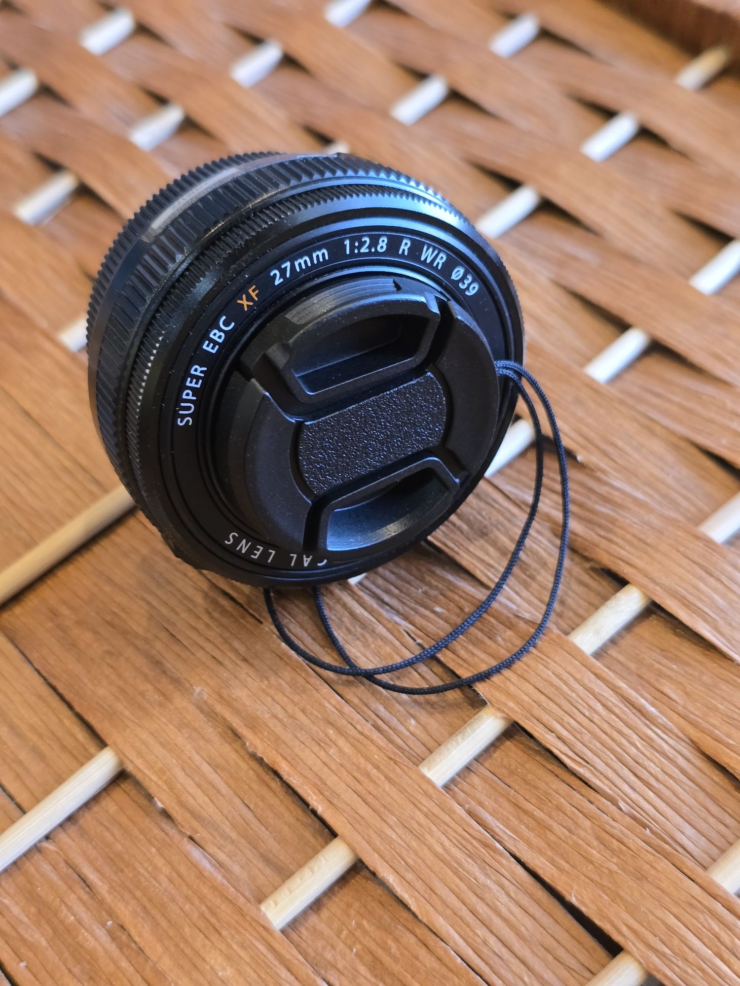 Fujifilm 27mm f2.8 WR. (Como vova)