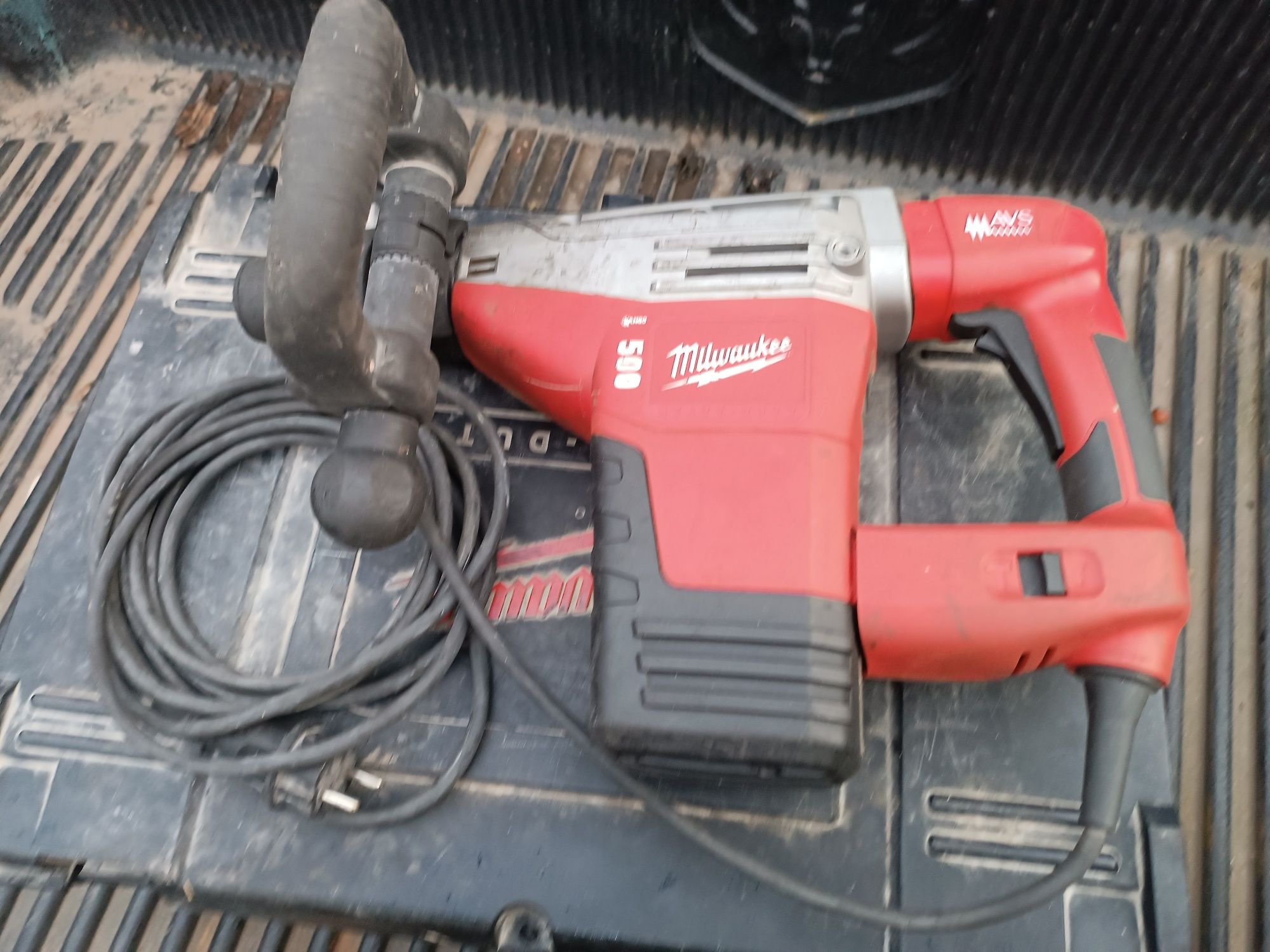 MILWAUKEE młot kujący SDS-MAX 1300W 8,5J 6,3kg KANGO