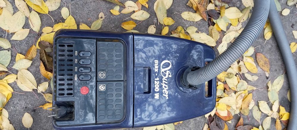 Продам б/у пылесос в хорошем рабочем состоянии