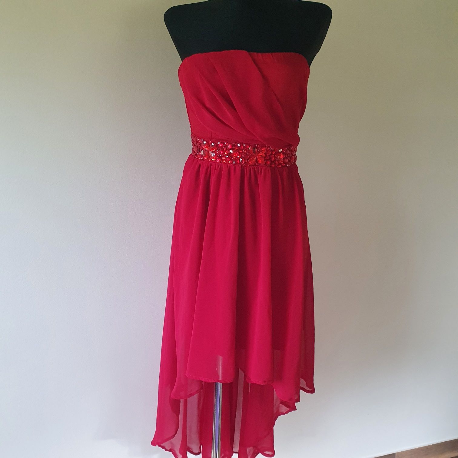 Fantastyczna, asymetryczna czerwona sukienka
