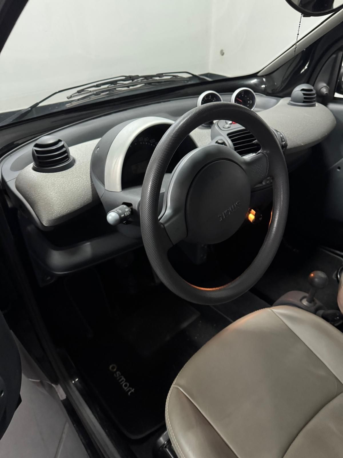Smart Fortwo ac, pele e 75 mil kms