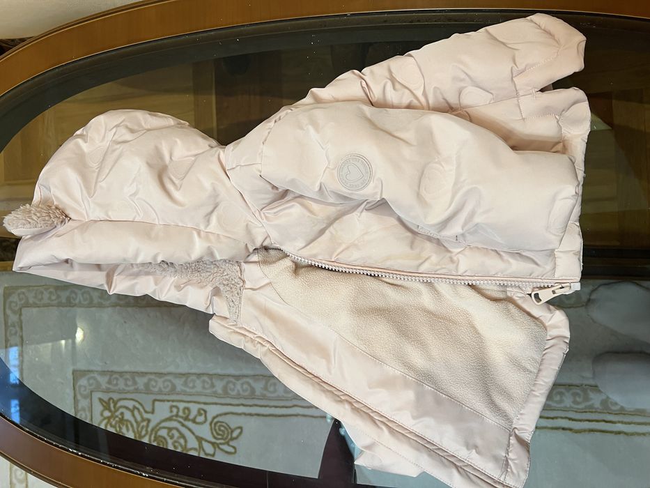 Дитя теплі куртки.