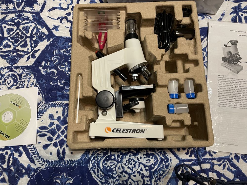 Мікроскоп Celestron Digital Kit 40x-600x