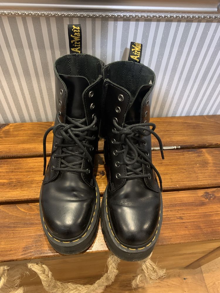 Dr. Martens Jadon