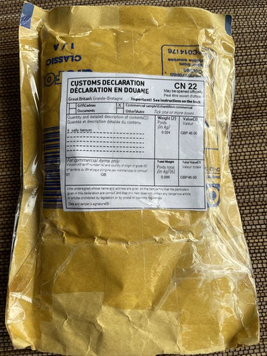 Помада от sally hansen