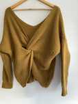 musztardowy sweter. Made in Italy. oversize, rozmiar uniwersalny Węzeł