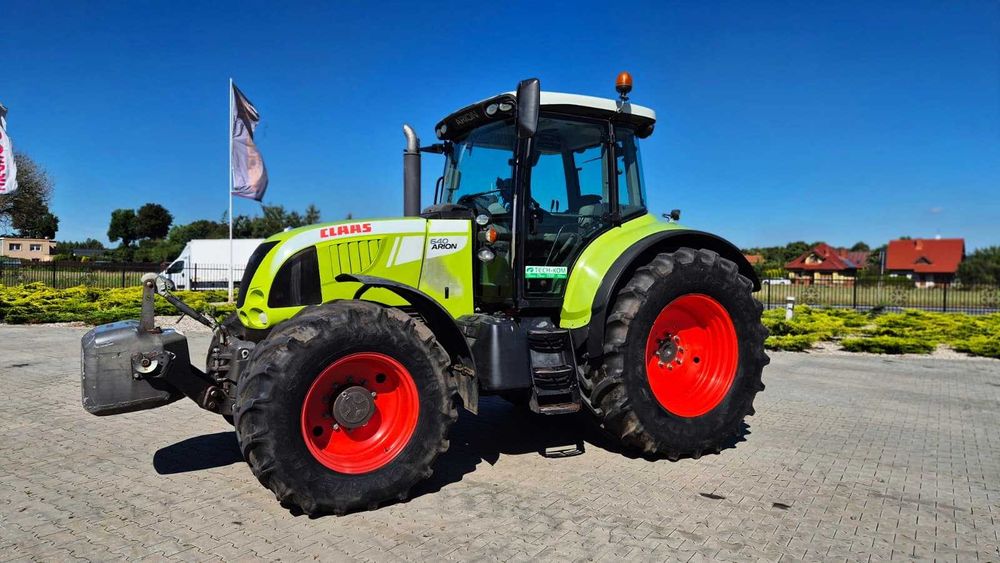 Ciągnik rolniczy Claas Arion 640