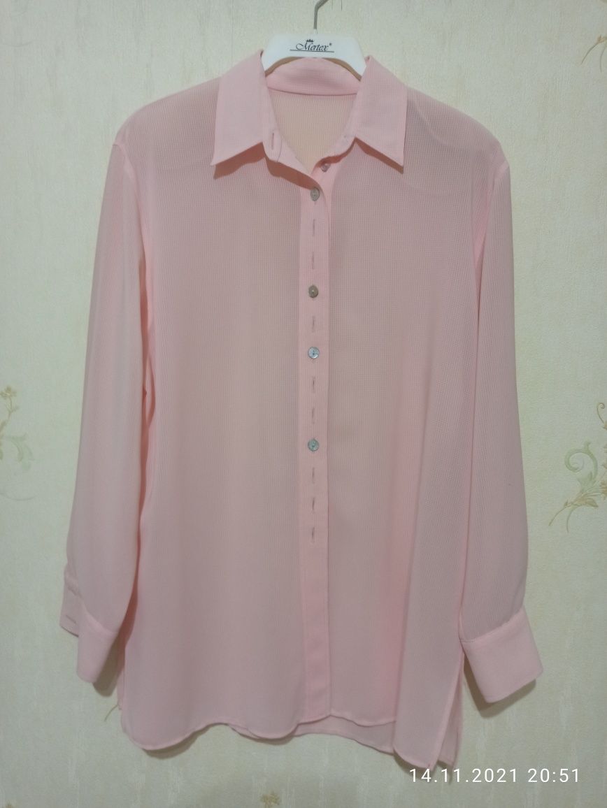 Блузка нежно розовая