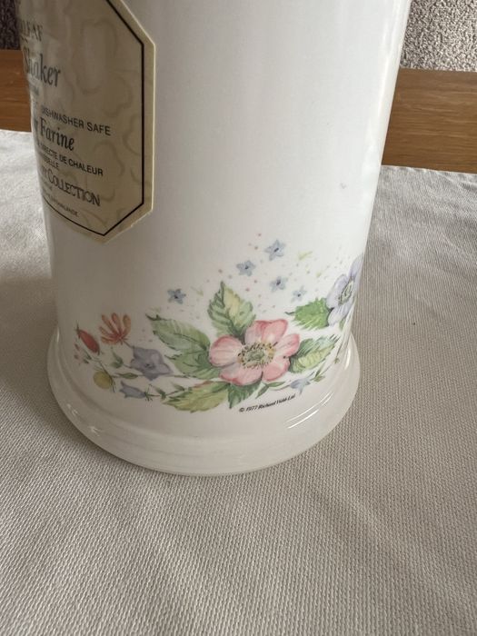 Pojemnik na mąkę lub cukier puder do posypywania