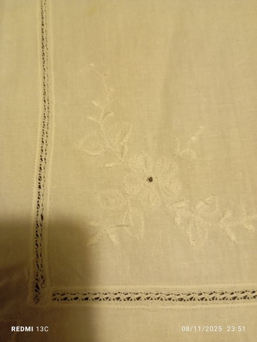 Toalha quadrada bordada