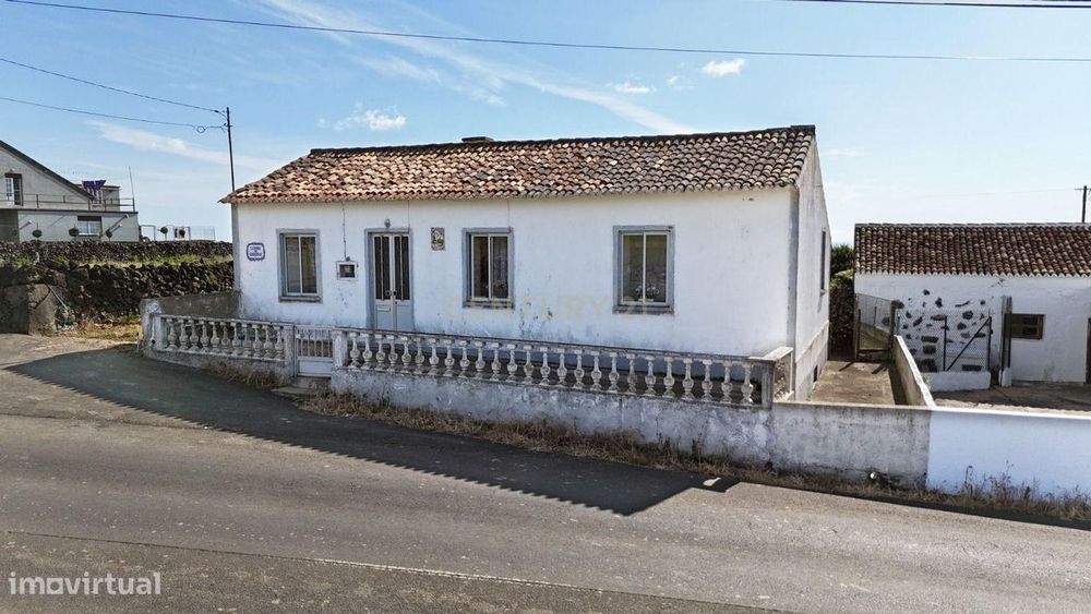 Moradia T3 em Vila de São Sebastião, ilha Terceira.