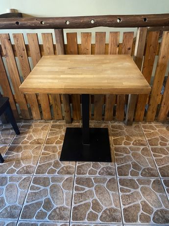 Stół drewniany na nodze