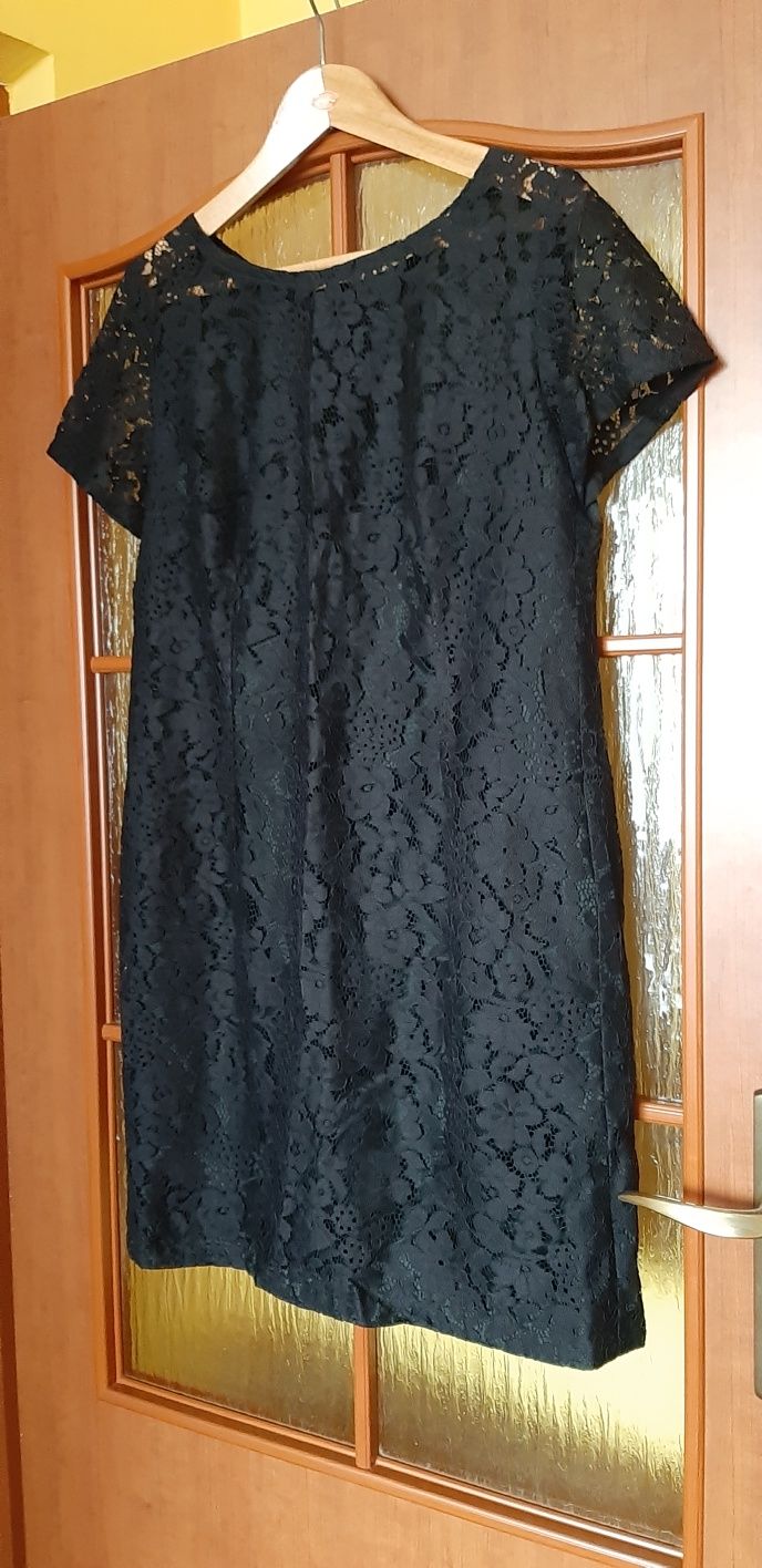 Koronkowa czarna sukienka