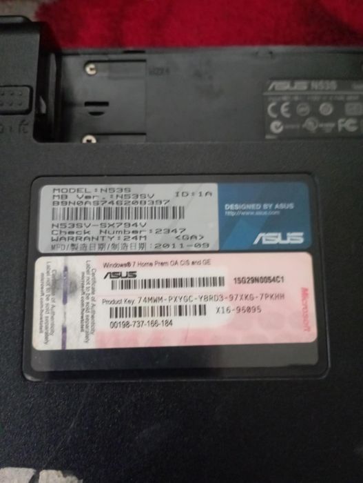 Продам ноутбук на запчастини чи на відновлення