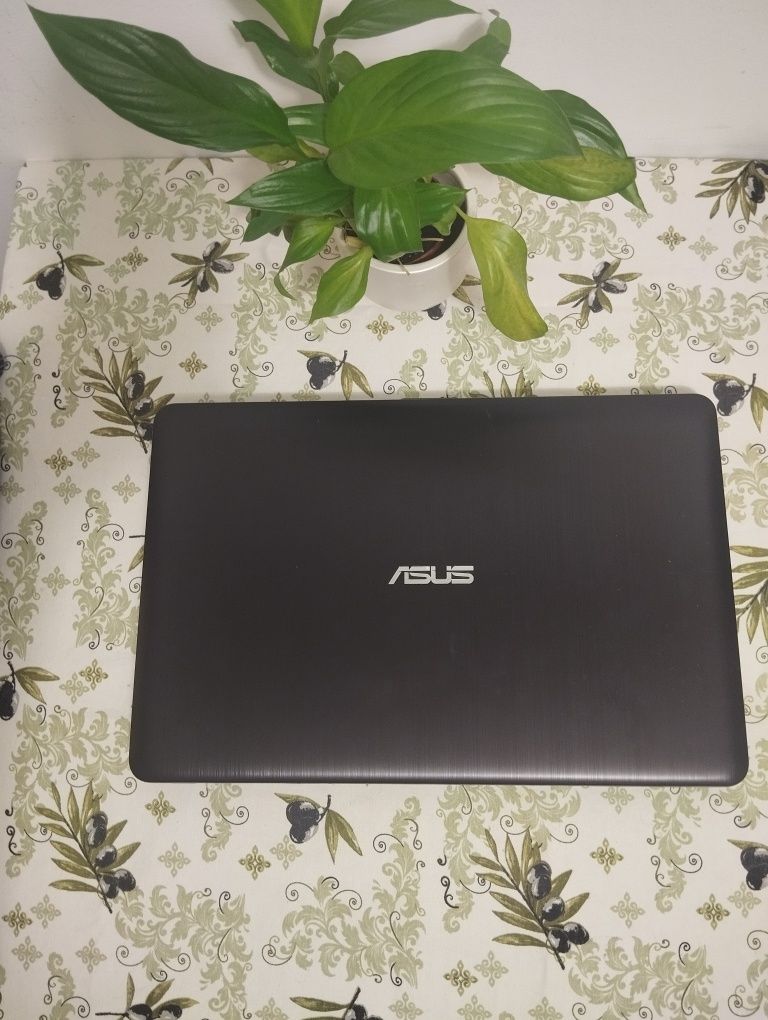 ASUS com avaria na motherbord e sem disco rígido